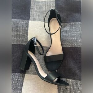 Kelly & Katie Black Women's Sandals